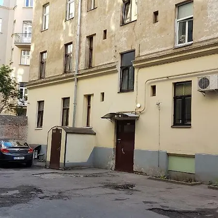 Renovated In Center Апартаменты *