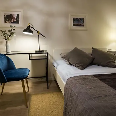 Renovated In Center Апартаменты *
