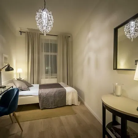 Renovated In Center Апартаменты *
